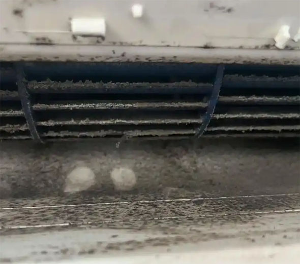南陵空调吹的风有股烧焦味是怎么回事